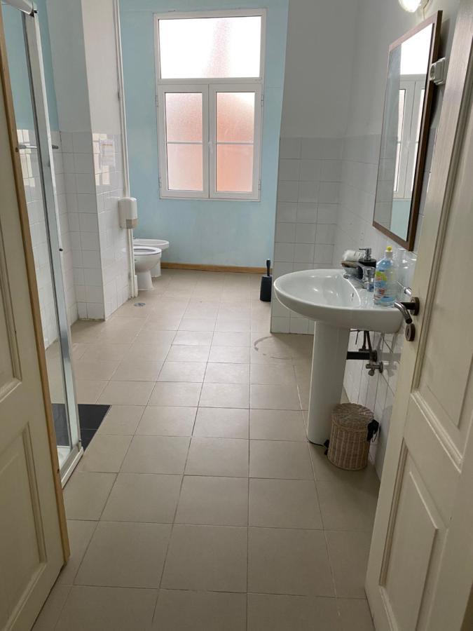Relax Chiado 3 - Cute Little Double Room With Shared Bathroom Lisabona Exterior foto